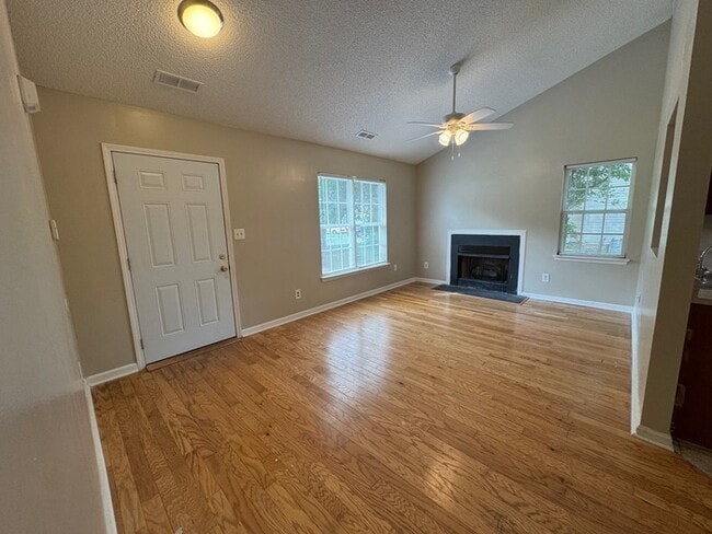 Foto del edificio - 5133 Possum Trot Ln