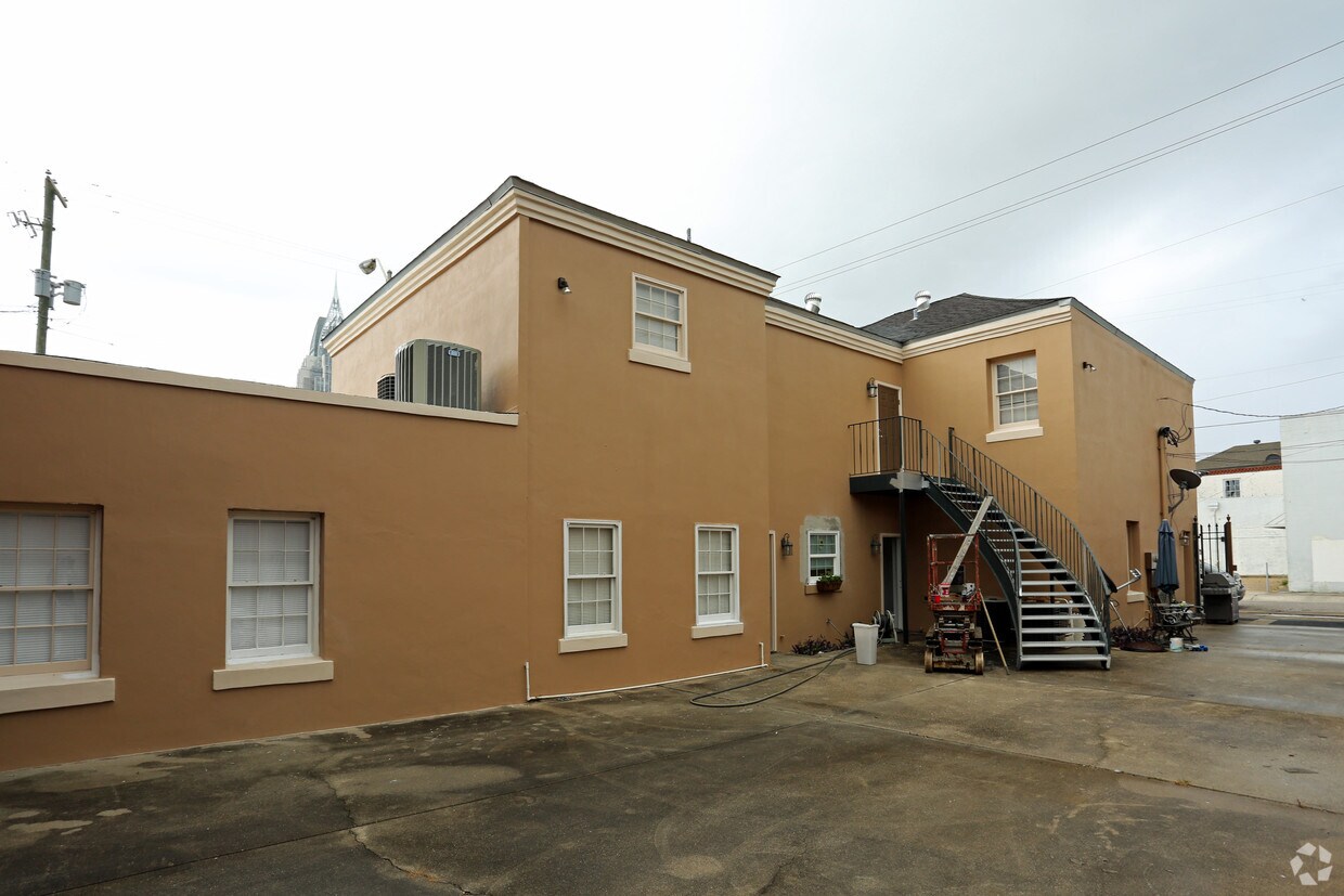 Building Photo - 300 St Michael St