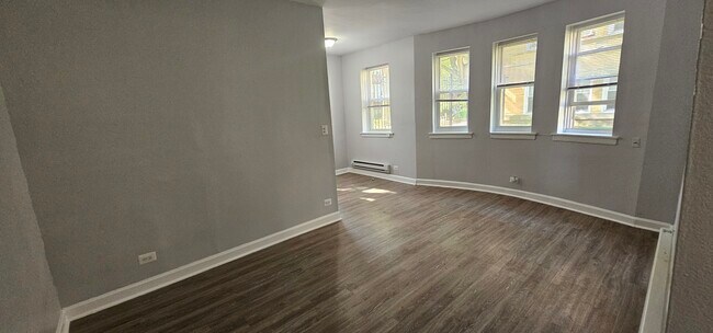 Building Photo - 4516 N Malden St