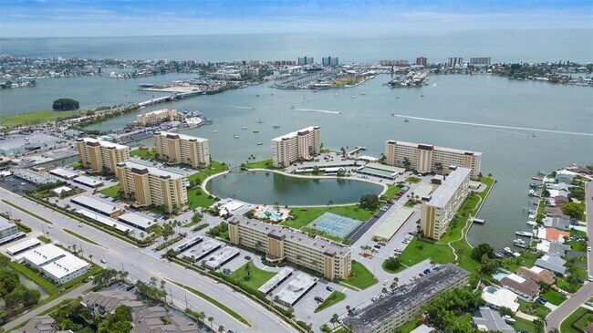 Foto del edificio - 4725 Cove Cir