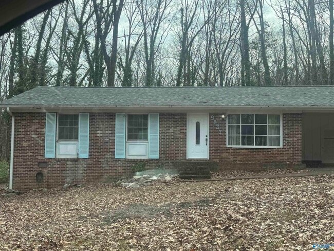 Building Photo - 9527 Hemlock Dr SE