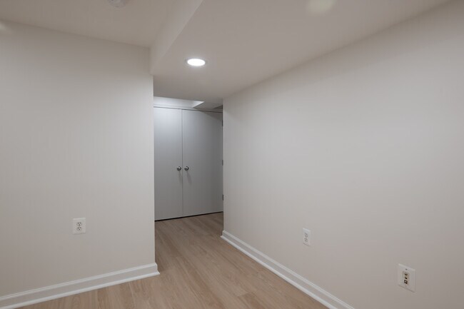 Pasillo - 3223 1st St N
