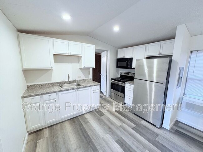 Foto del edificio - 930 Cedar Village Ln