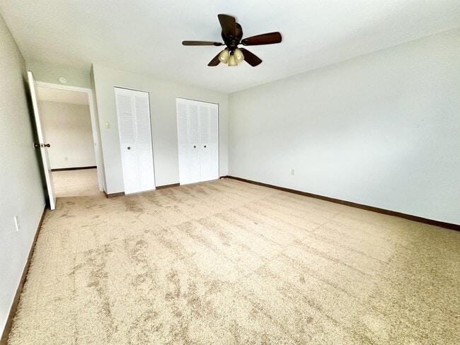 Bedroom - CAMBRIDGE APTS -- 043