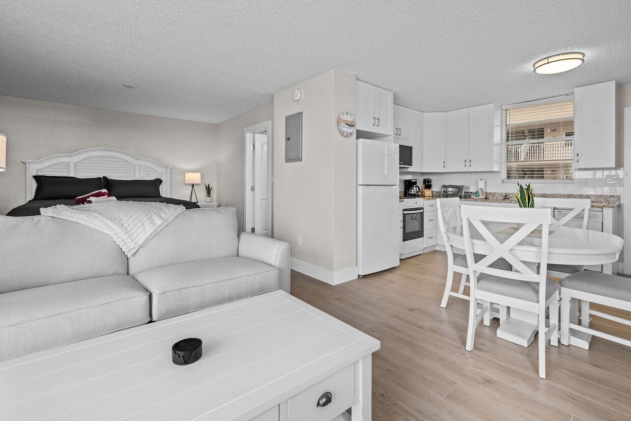 Foto principal - 5800 Bonita Beach Rd SW