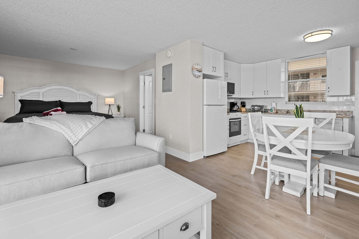 Primary Photo - 5800 Bonita Beach Rd SW