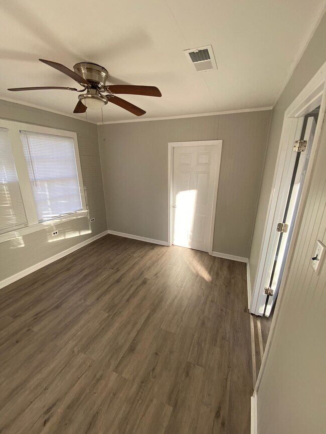 Foto del edificio - 2 bedroom, 2 bathroom newly remodeled house