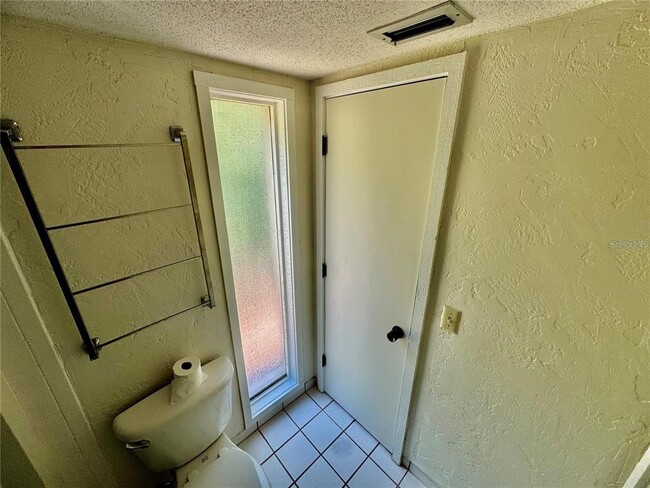 Building Photo - 3353 Camelot Dr