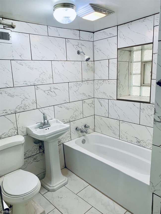 Building Photo - 2 br, 1 bath Apartment - 2866 W 23rd Pl