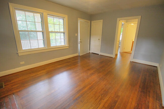 Building Photo - Charming 2 Bed 1 Bath Home With Fenced In ...