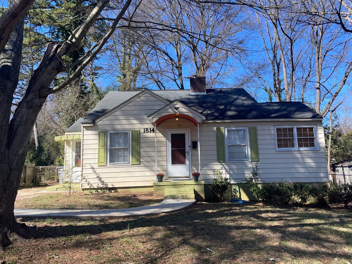 Foto principal - Adorable 2 Bedroom Home in Ashley Park!!