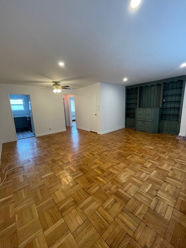 Living/Dining Room - 92 Oregon Ave