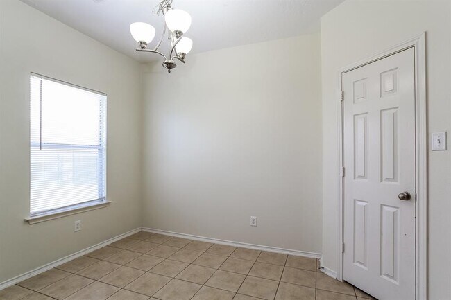 Foto del edificio - 8707 Farm Ridge Ln