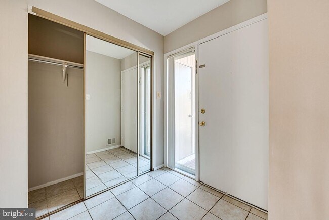 Building Photo - 1727 Cy Ct
