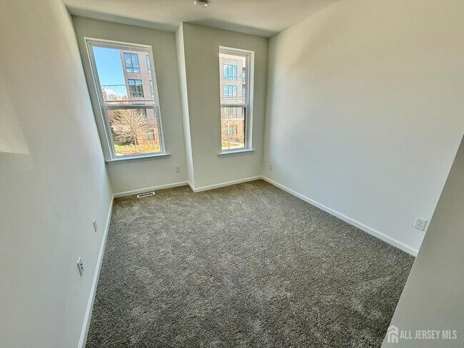 Building Photo - 400 Willow St