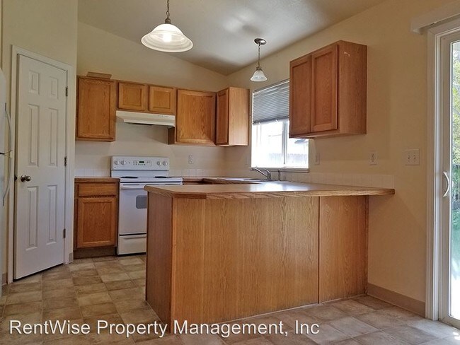 Building Photo - 3 br, 2 bath House - 3408 Airport Ave
