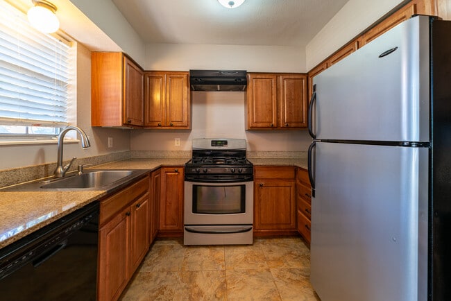 Building Photo - 2709 Forest Grove Dr
