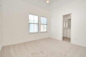 Building Photo - 5815 Lacy St