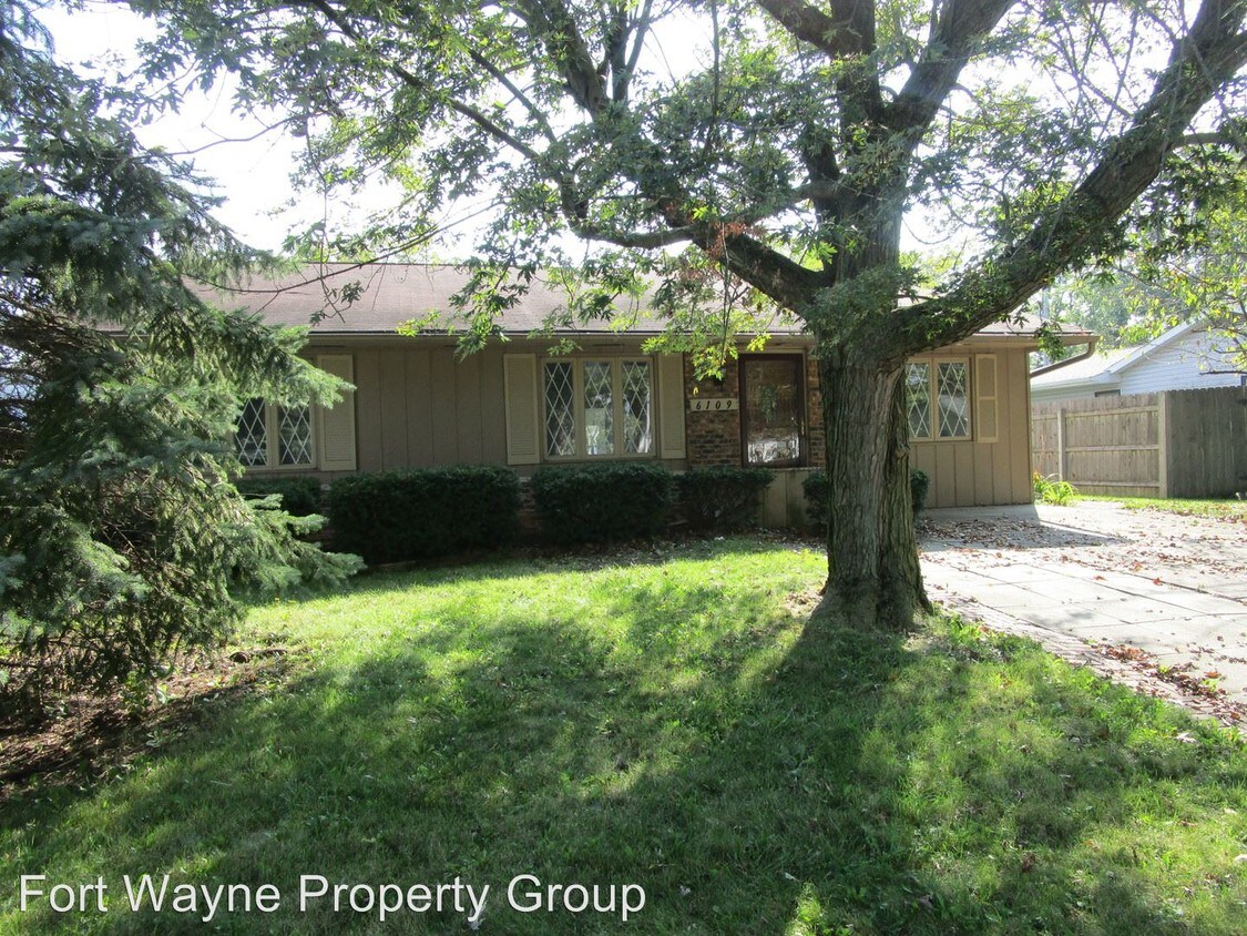 6109 Lunada Dr, Fort Wayne, IN 46816 House for Rent in Fort Wayne, IN