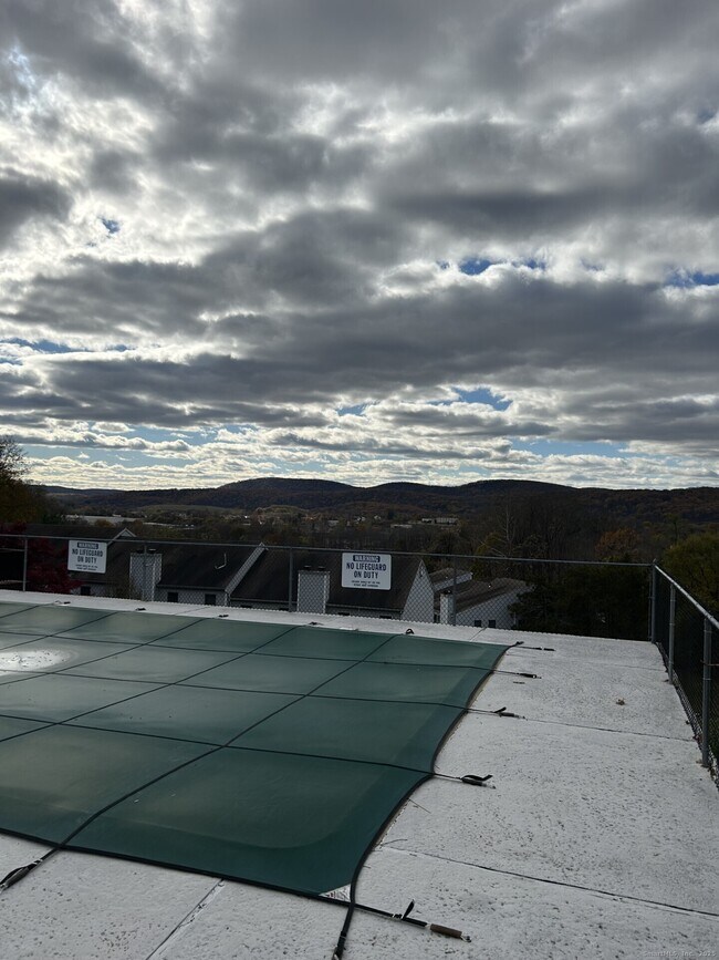 Foto del edificio - 42 Valley Dr