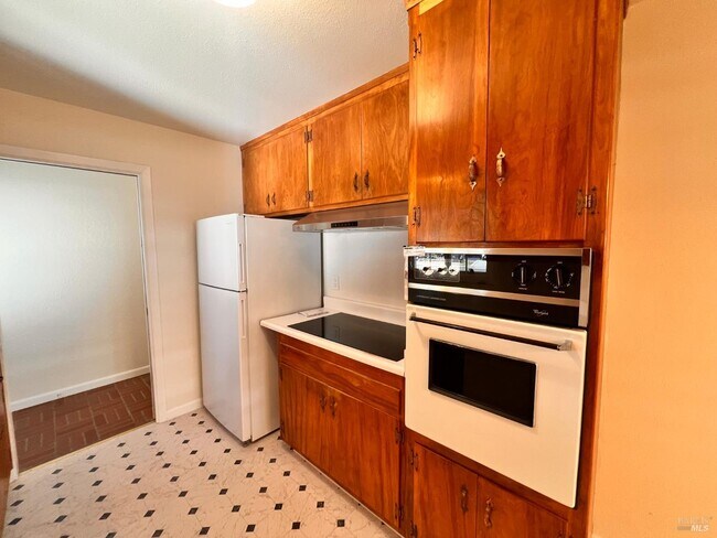 Building Photo - 851 Rolling Green Dr