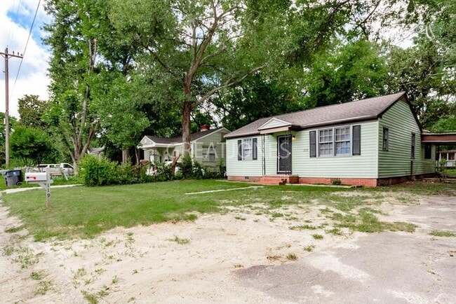 Building Photo - NOW OFFERING 1/2 MONTH FREE WITH LEASE SIG...