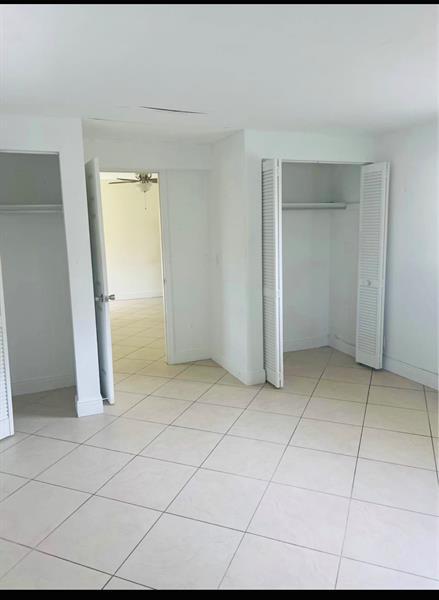Foto del edificio - 1212 NE 6th St