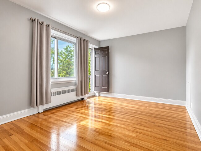 Photo du bâtiment - 6325 Av Somerled