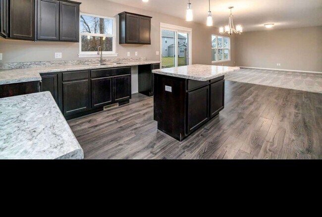Foto del edificio - Spacious 4BR House in Portage