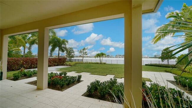 Foto del edificio - 8725 Parkland Bay Dr