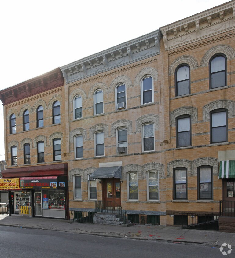 Primary Photo - 814 Seneca Ave