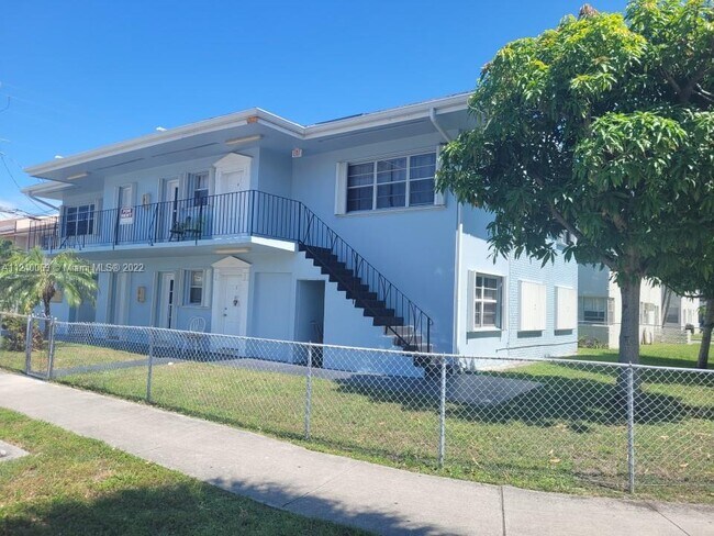 Foto del edificio - 1800 NE 170th St
