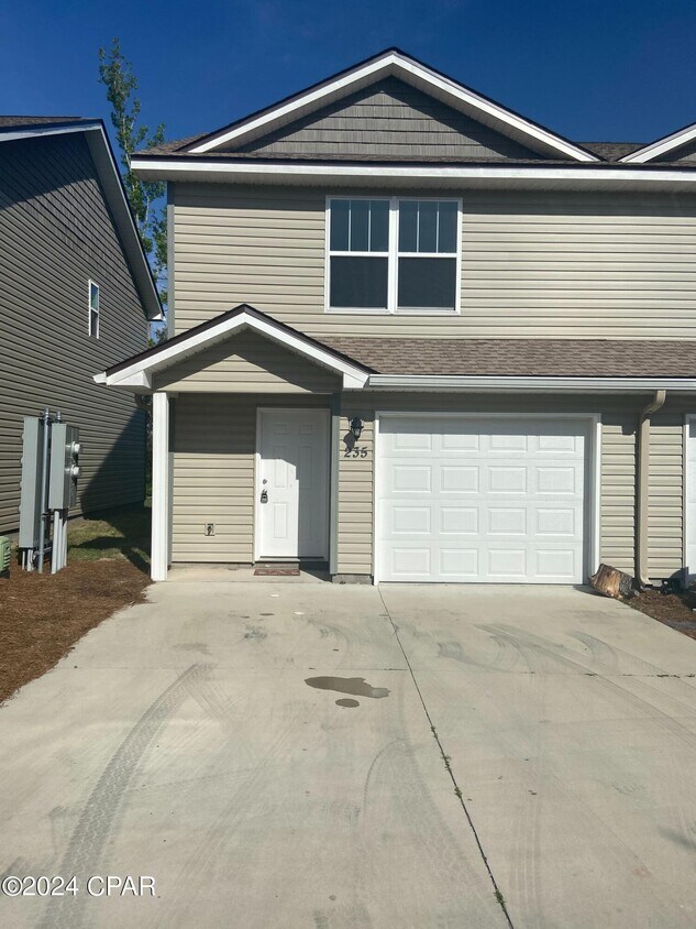 Foto principal - 235 Callaway Chase Ln