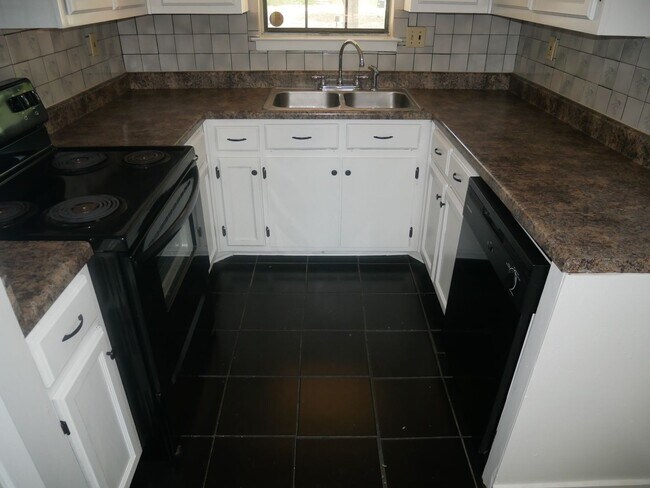 Foto del edificio - ****JUST REDUCED****5640 Chapel Hill Dr Ho...