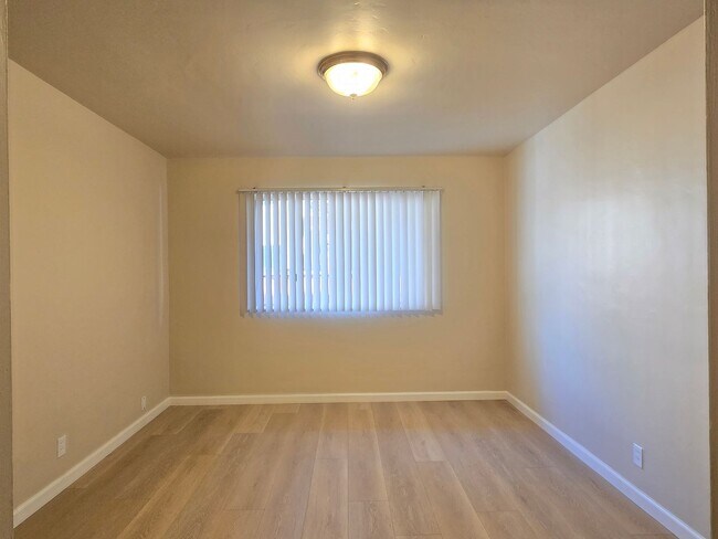 Foto del edificio - 572 N 2nd St