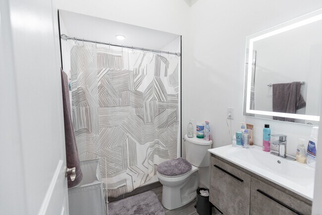 Foto del edificio - 3945 Lancaster Ave