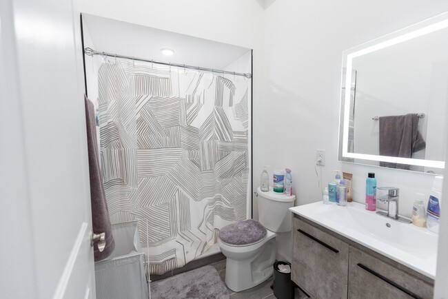 Building Photo - 3945 Lancaster Ave