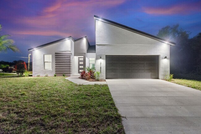 Building Photo - BRAND NEW HOME! Modern, energy efficient h...