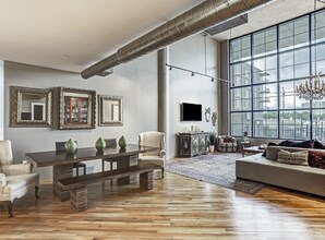 Building Photo - 1025 S Shepherd Dr