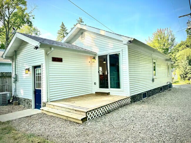 Foto del edificio - 56366 Basswood Rd