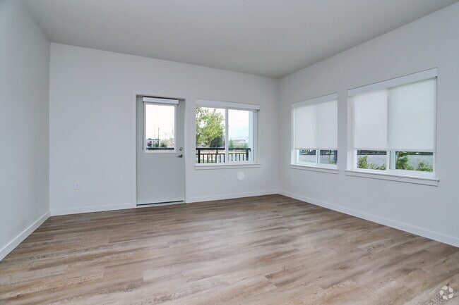 2BR, 1BA - 772SF - CEDAR POINTE