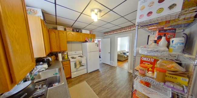 Building Photo - 3D Tour Available - Fenced-in Yard + Off-Street Parking + Washer & Dryer + Hardwood Floors! Avail...