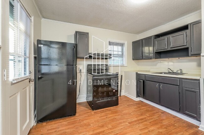 Building Photo - Charming 4-Bedroom Home in Winston-Salem w...