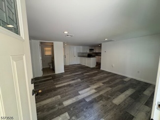 Foto del edificio - 17 Eastbrook Ln