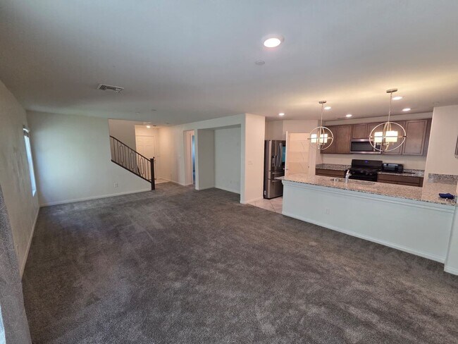 Foto del edificio - Modern 4 Bedroom, 3 Bathroom Home with Lof...