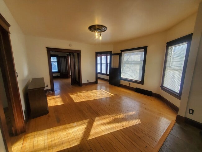 Building Photo - 203/205 N Spring St