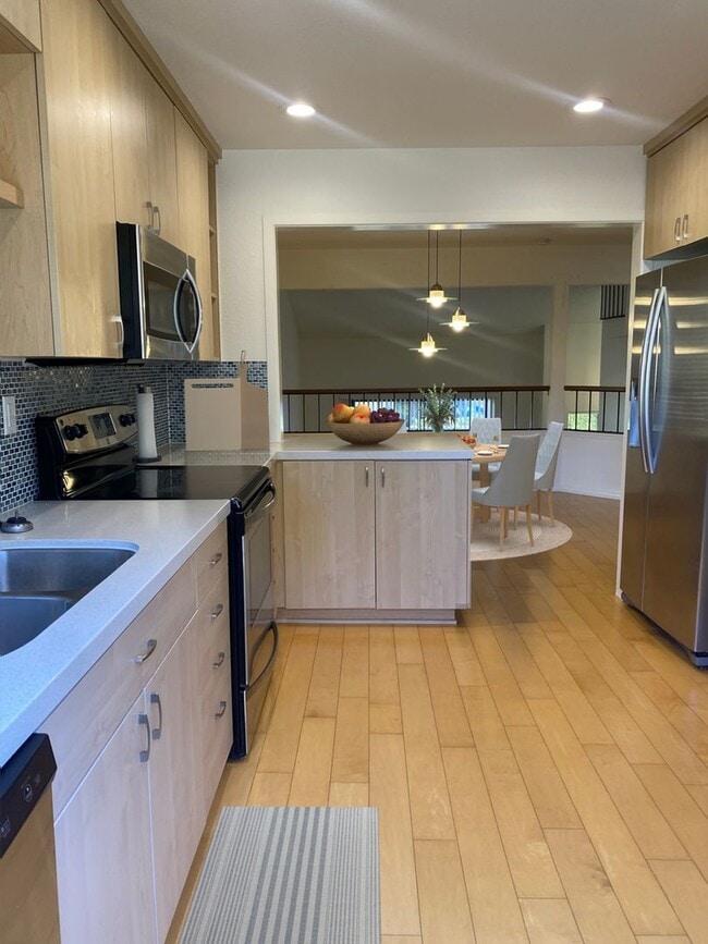 Building Photo - 3319 Caminito Eastbluff