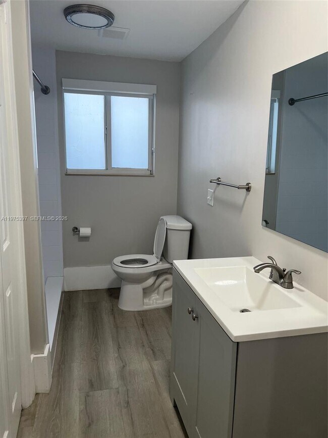 Foto del edificio - 1901 Johnson St