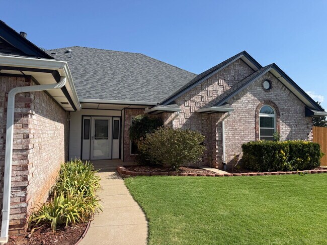 Foto del edificio - Corner-lot home in the desirable Cooper Creek