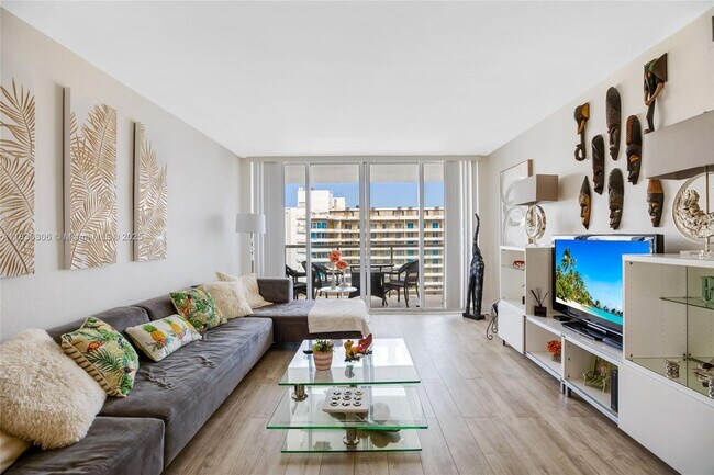 Foto del edificio - 5600 Collins Ave